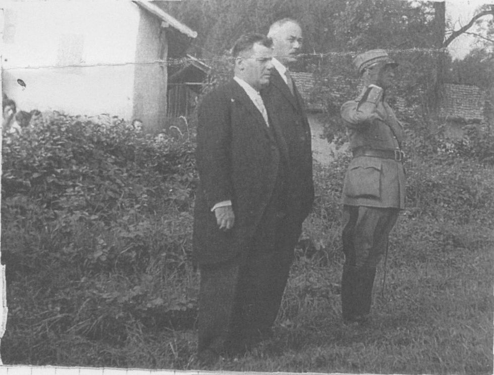 Les conseillers d'Etat Humbert et Renaud avec le col div Borel à l'assermentation du le 3.9.1939